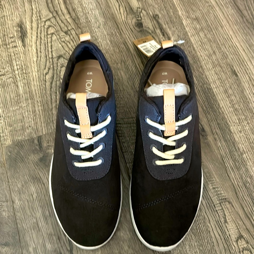 Tom’s woman Carrillo size 7 sneakers